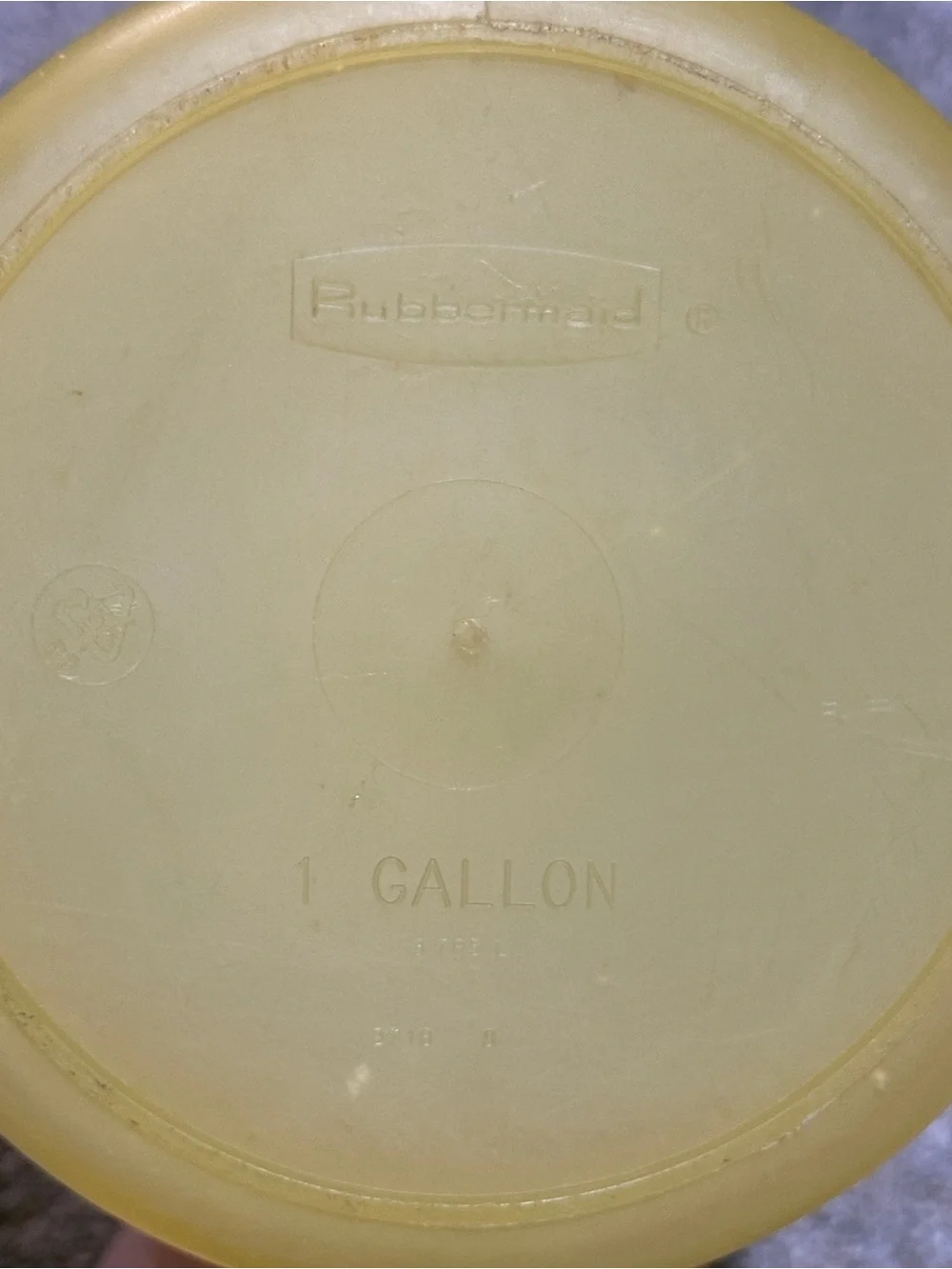 Vintage Rubbermaid 1 Gallon Pitcher 🍋 Yellow #2718